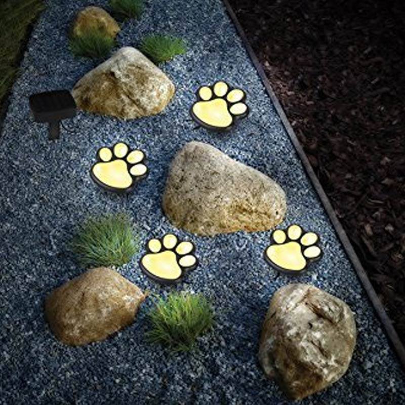 Solar Bear Claw Lawn Light