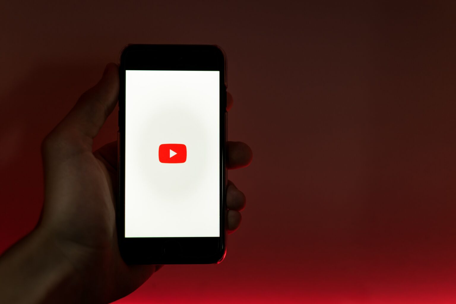 YOUTUBE INFLUENCERS SUCCESSFULLY PROMOTING BRANDS, STUDY SAYS