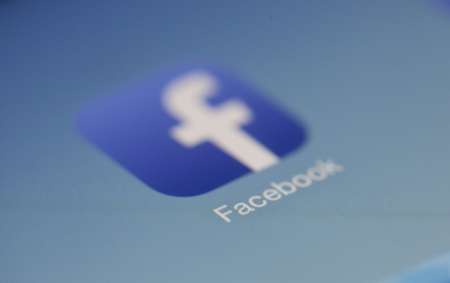 FACEBOOK PROJECTED TO PLATEAU, NOT GROW IN COMING YEARS