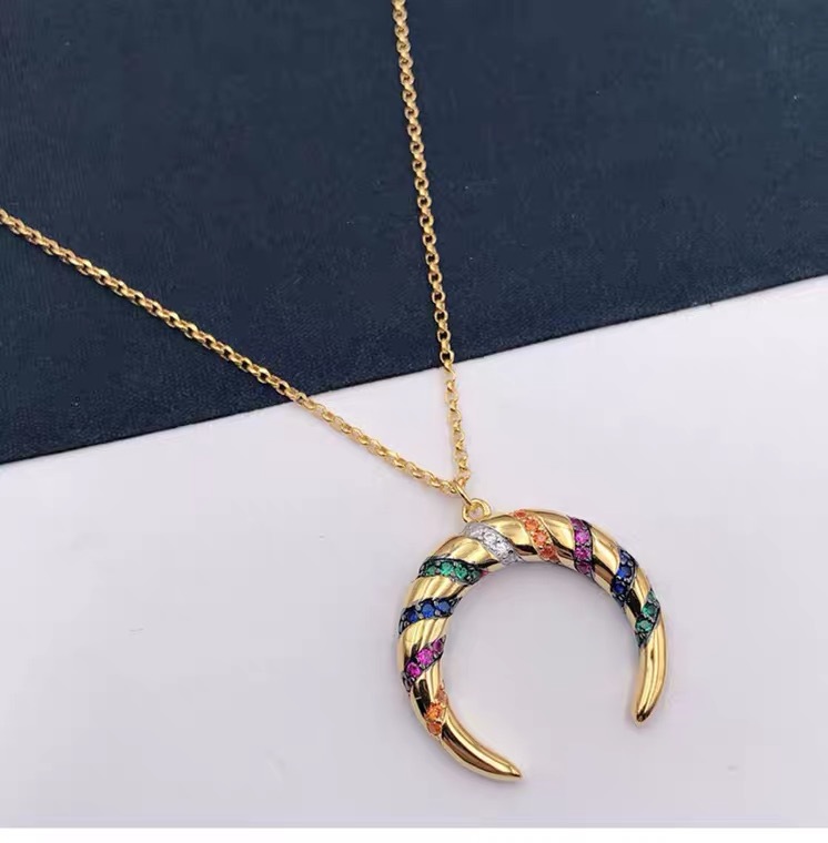 Multicolored textured necklace