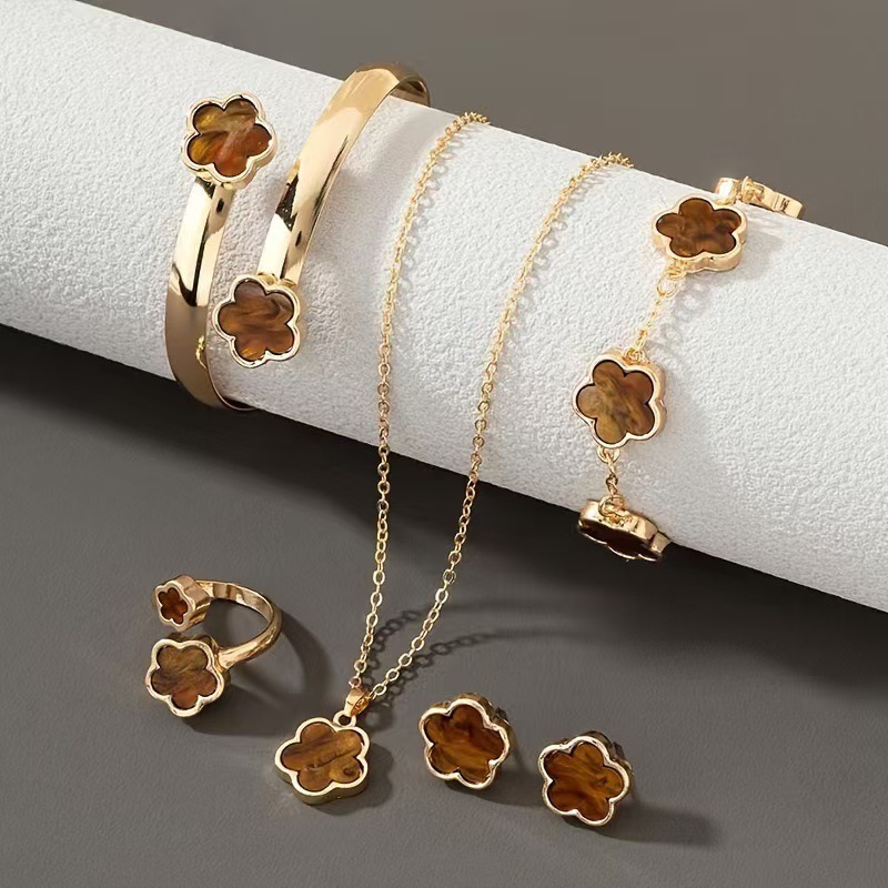 Lucky Flower Jewelry Set Acrylic Bracelet Bracelet Clover Necklace Ring Earrings Women